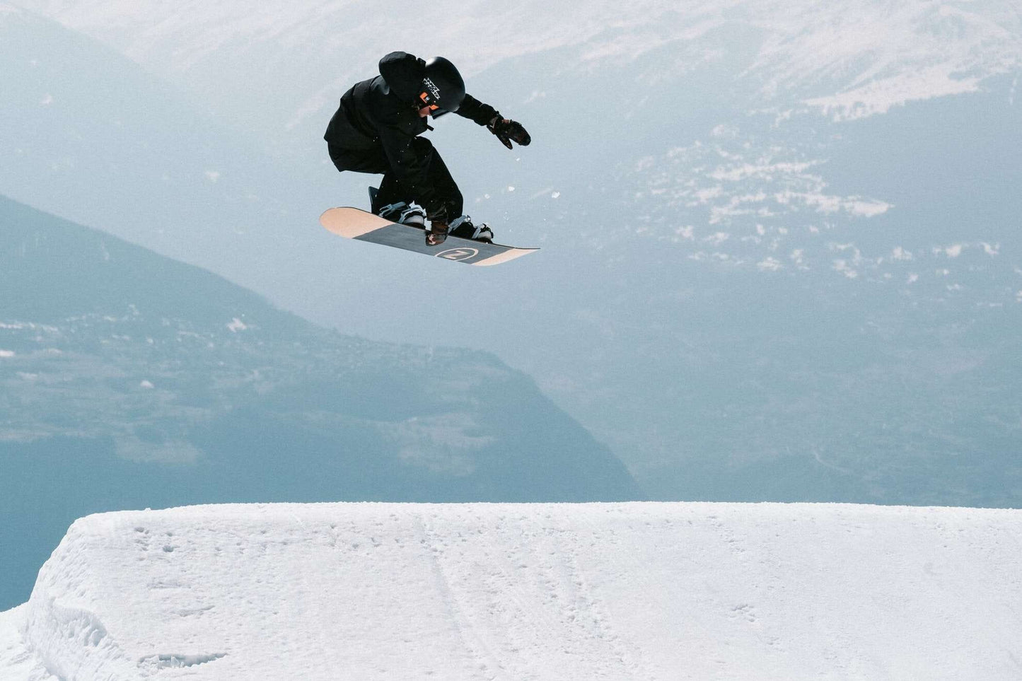 Micron Sensor 2023 | Nidecker | CA Micron Sensor 2023 Snowboards Nidecker Premium Swiss Snowboard